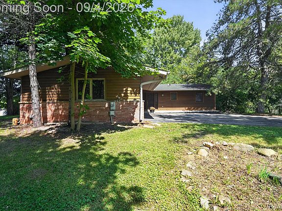 3rd image of 1352 Catherines Way