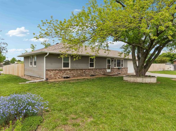 6 Adams Pl, Halstead, KS 67056