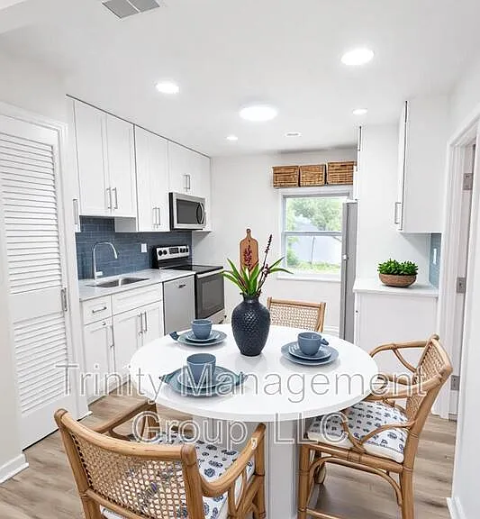 7131 Carlow St — Photo 6