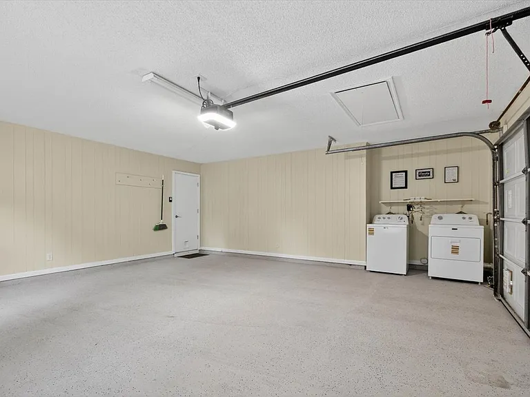 3520 Clifden Dr — Photo 38