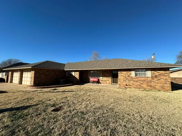 1316 Caudill Dr, Watonga, OK 73772