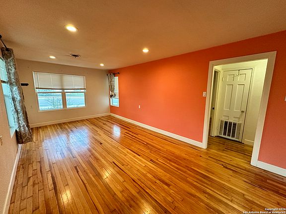 4th image of 1142 ADA ST