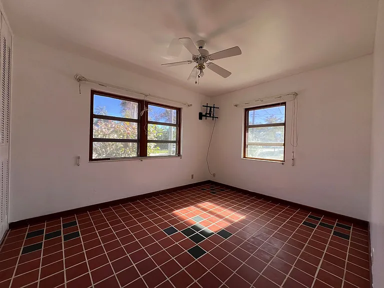 720 W Marion Ave — Photo 7