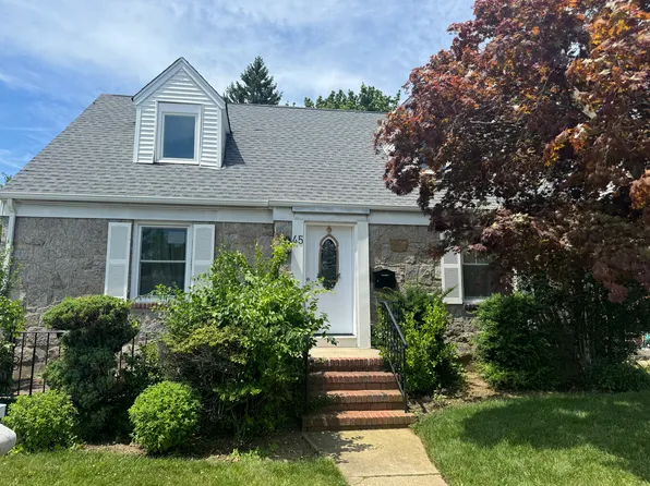 45 Irving Ln, New Hyde Park, NY 11040