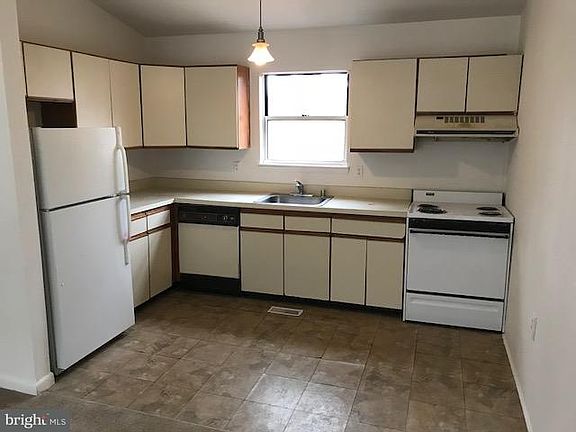 2nd image of 1306 Old Pine Ct