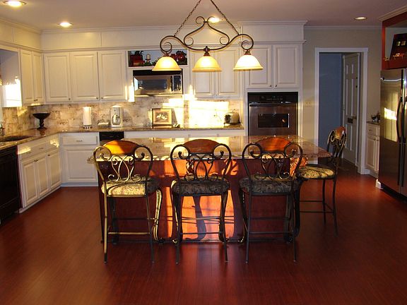 Stainless Steel Appliances ( Freeze and Refrigerator will stay with House