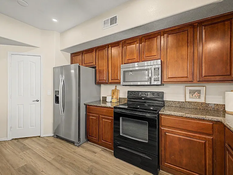 2402 E 5th St #1570 — Photo 3