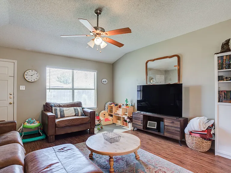 505 N Iola Ave — Photo 21