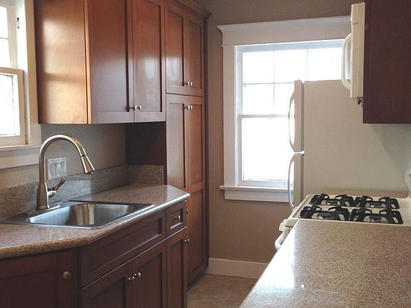 3rd image of 311 Gladys Ave