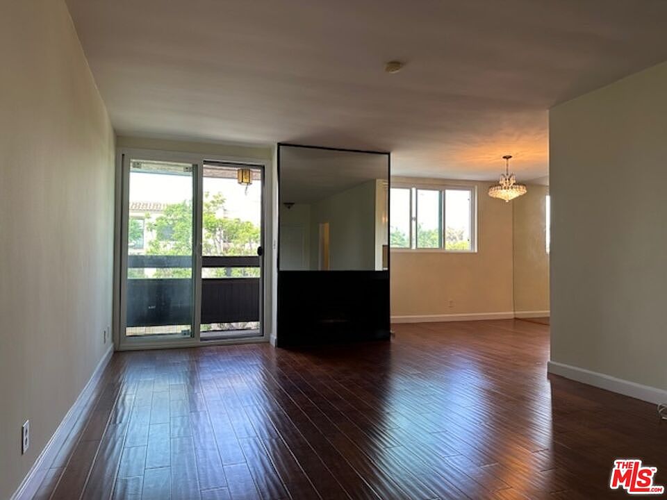2nd image of 530 S Barrington Ave APT 305