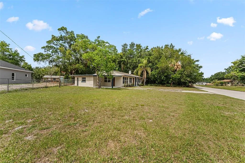 5 bed, 2.0 bath, 1657 sqft, $2,900 — Photo 4