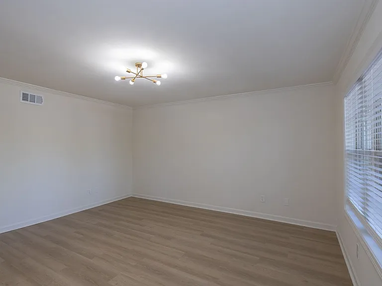 1100 Park Ln #202 — Photo 8