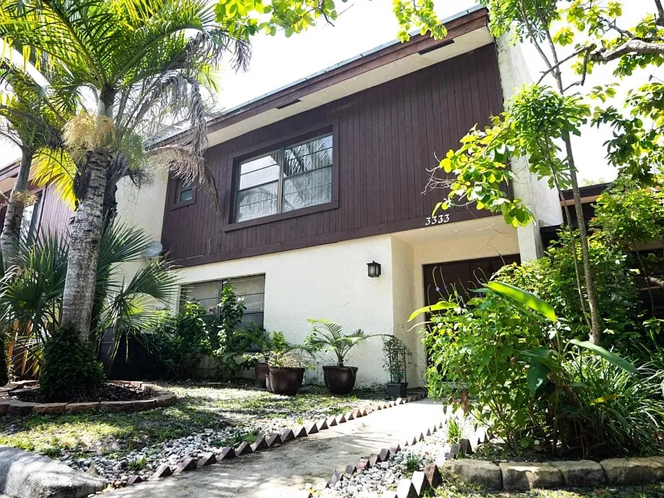 3333 Oak Dr