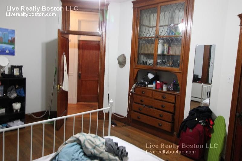 2nd image of 1431 Commonwealth Ave #6