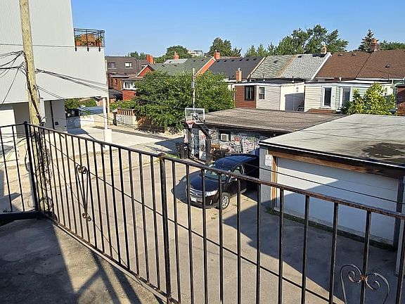 4th image of 1584 Dundas St W APT 2