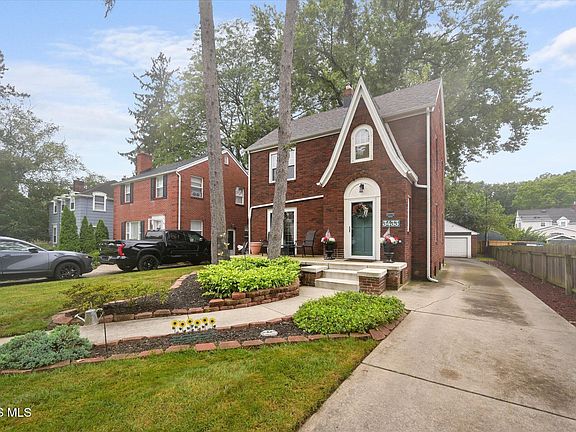 3rd image of 3433 Aldringham Rd
