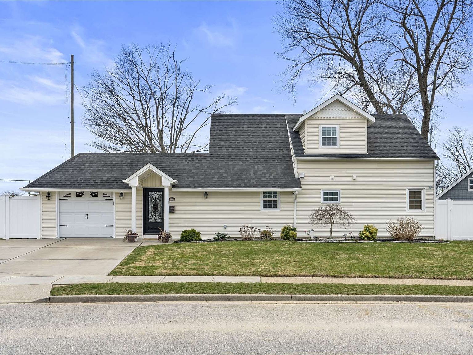 220 Sprucewood Drive, Levittown, NY 11756 Zillow