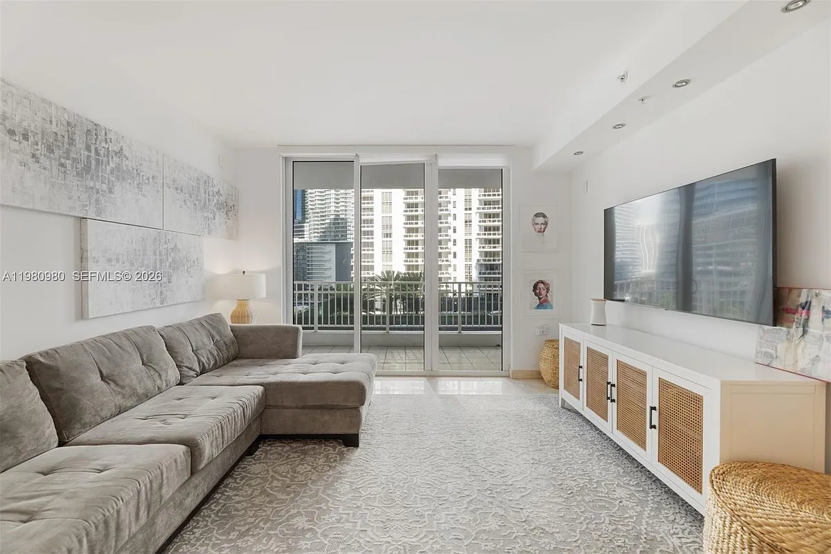 Building Photo - 801 Brickell Key Blvd #806