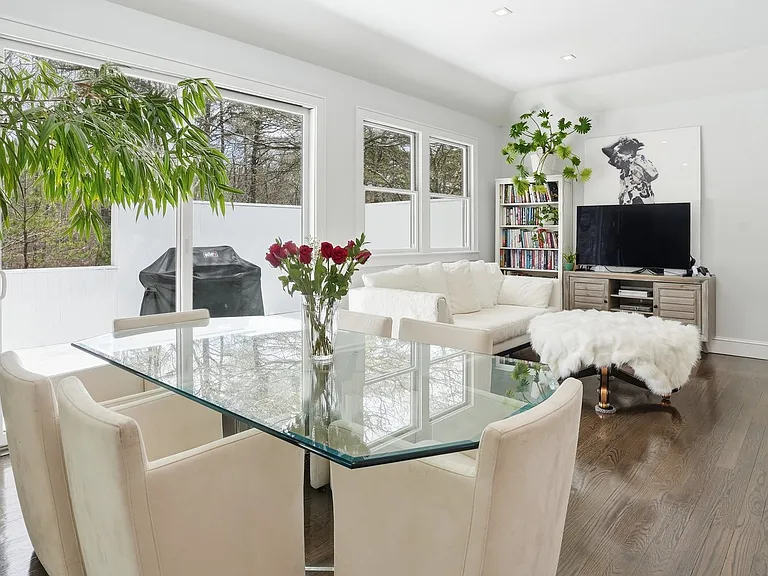 420 Maple Ave S — Photo 11