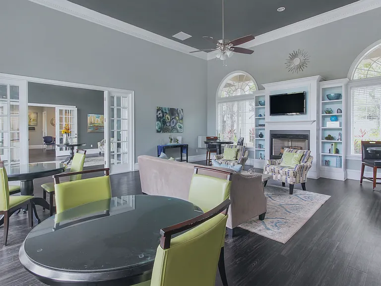 Windermere Apartments — Photo 10