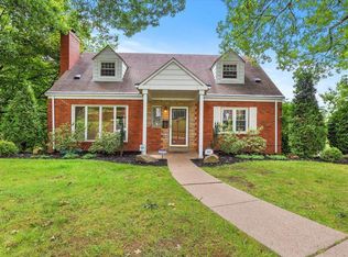 840 Macarthur Dr, Pittsburgh, PA 15228