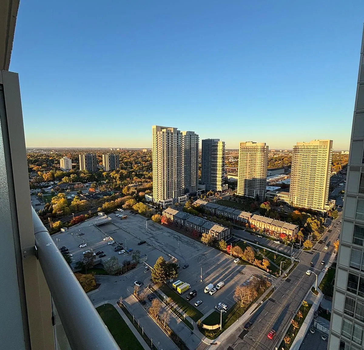 K Square Condos — Photo 2