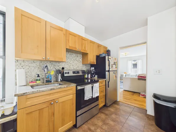 303 West 19th Street 63 image 2 of 6