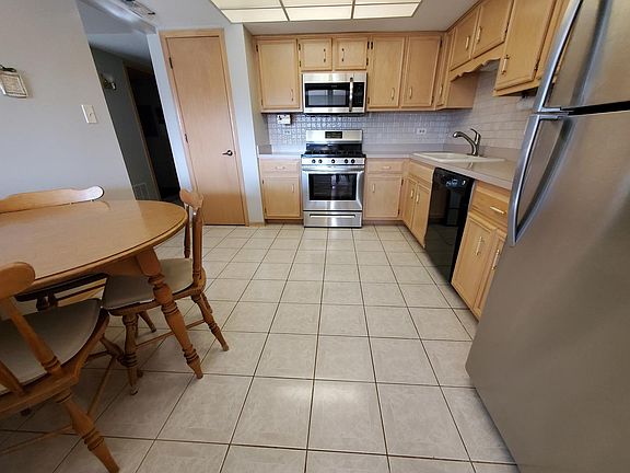 5th image of 15702 Deerfield Ct Unit 1S