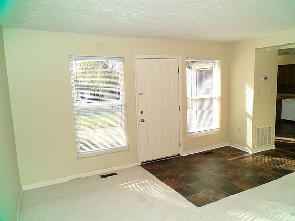 4th image of 150 Briarwood Dr APT 1