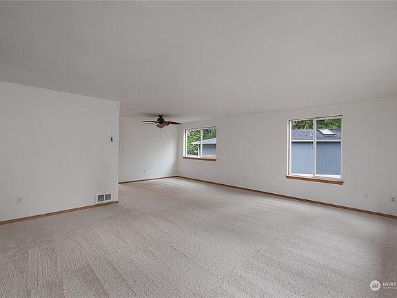 5th image of 9733 Whitecap Drive NW