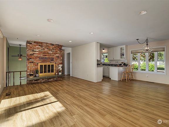 4th image of 1435 Terrace Court NE