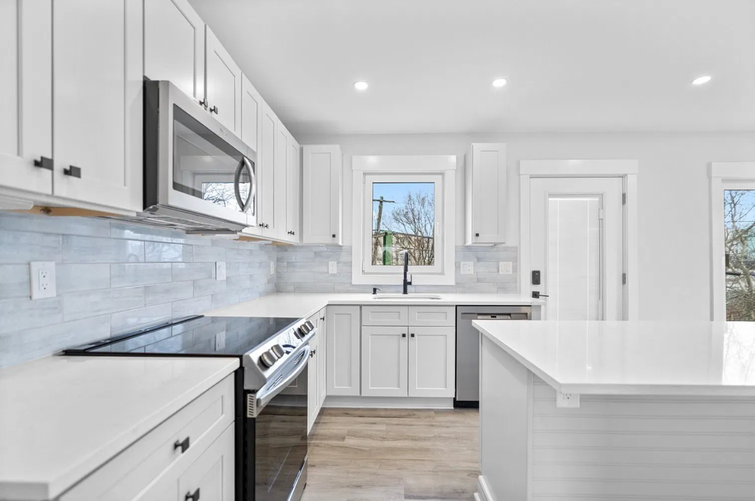 4 bed, 1100 sqft, $4,000 — Photo 1