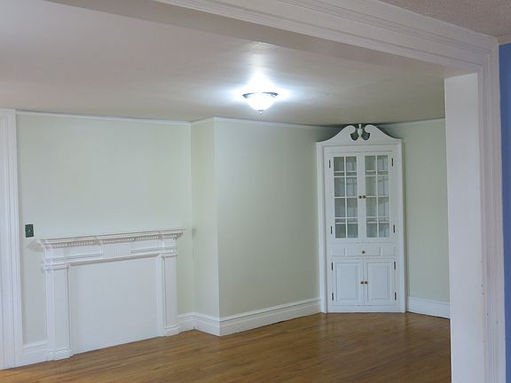 4th image of 110 Woodward St