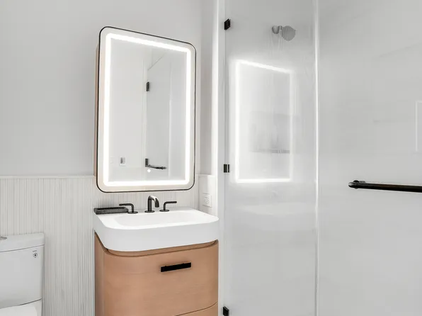 480 Kent Avenue image 12 of 32