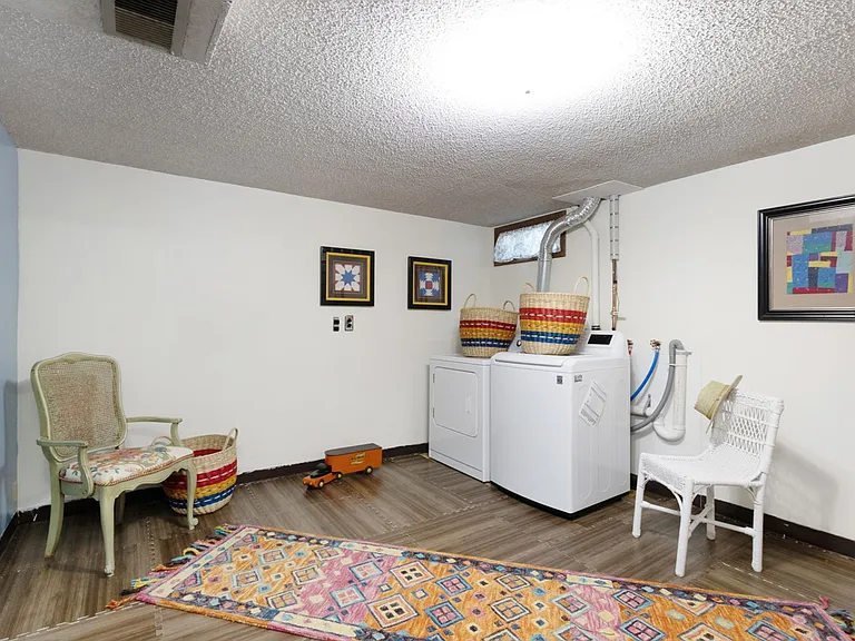 308 Twykingham Pl — Photo 34