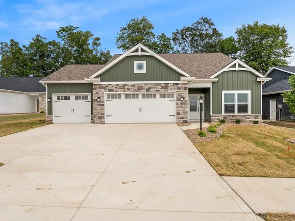 8267 Caverango Blvd, Fort Wayne, IN 46815