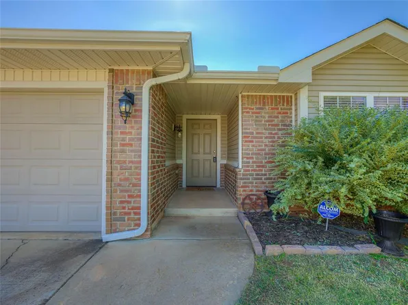 832 Crown Heights Ln, Purcell, OK 73080