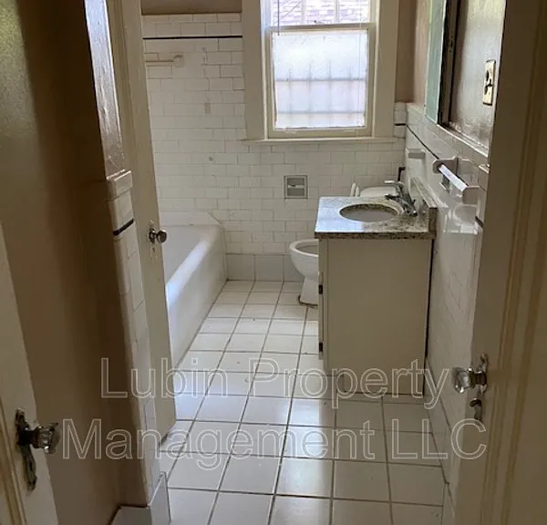 2191 Washington Ave #1 — Photo 5