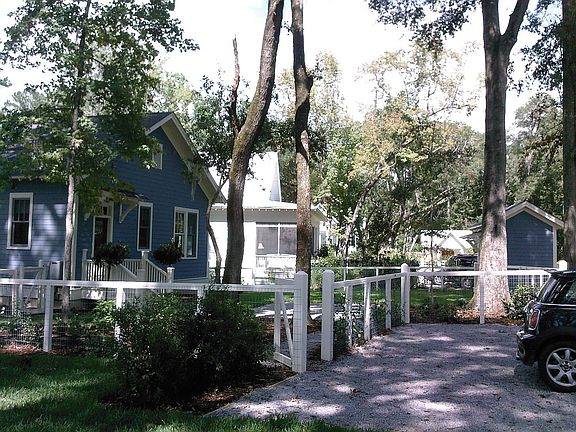 Fenced Rear Yard w/ Parking