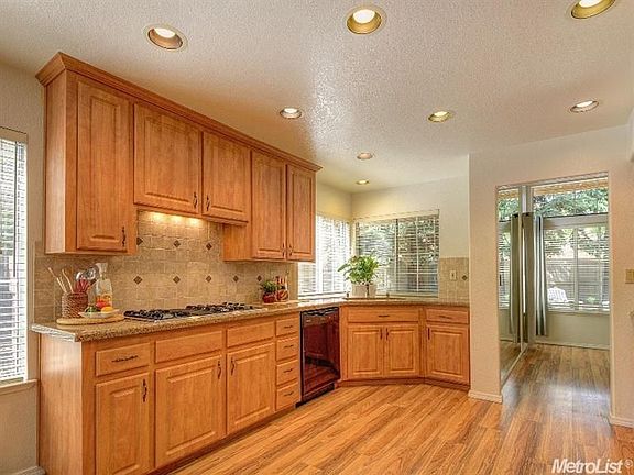 3rd image of 111 Eagle Creek Ct