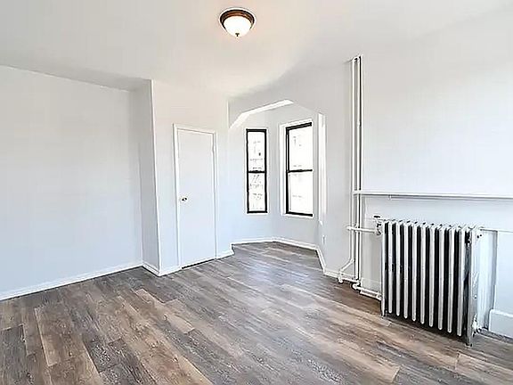 5th image of 922 4th Ave