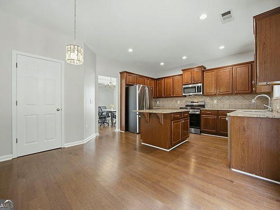 2nd image of 560 Crestmont Ln