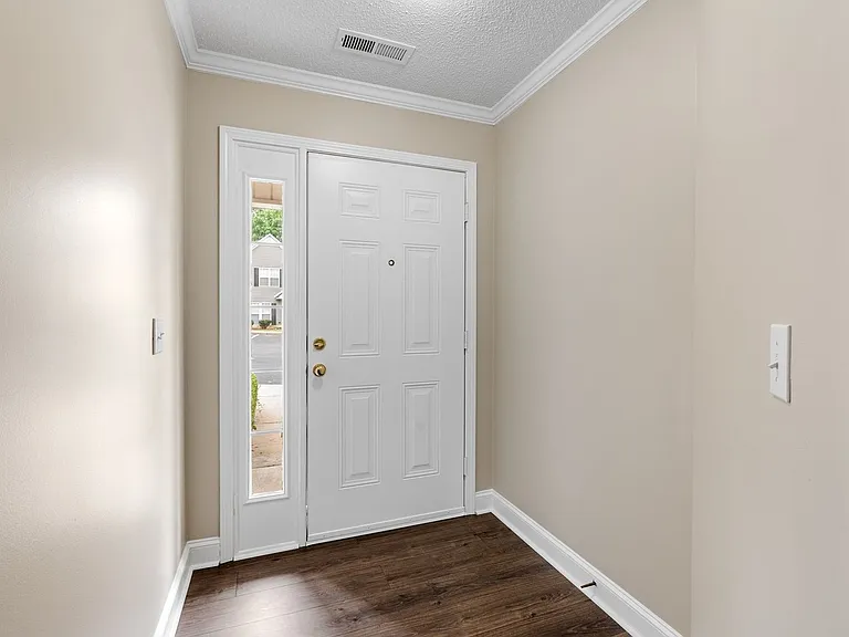 10 Whitfield Way — Photo 2