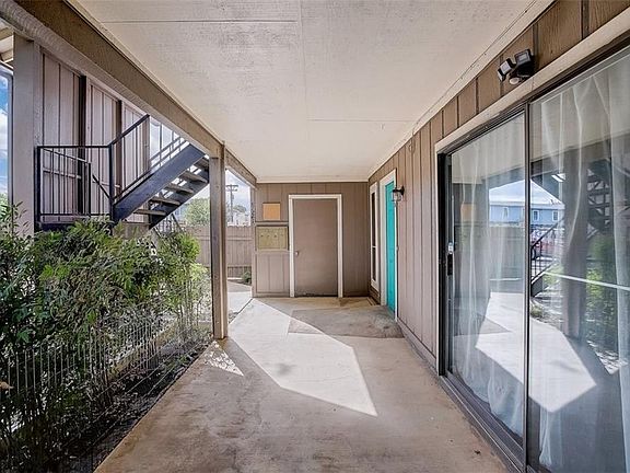 4th image of 8621 Putnam Dr APT A
