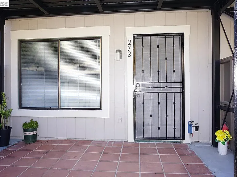 272 Galano Plz — Photo 26