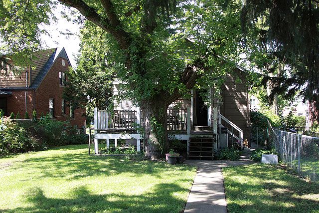 2nd image of 909 Vine Ave