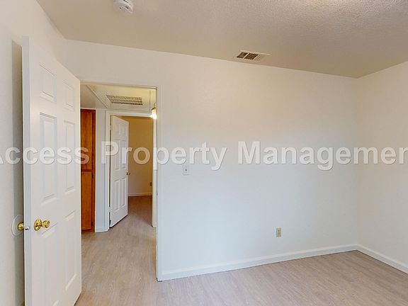 3rd image of 114 Baker St APT A