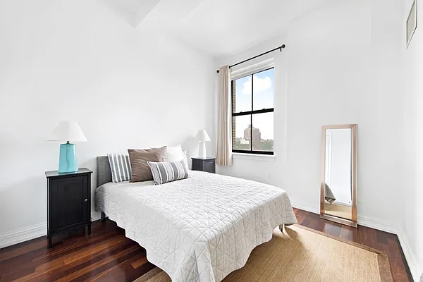 Sold by Compass | media 18