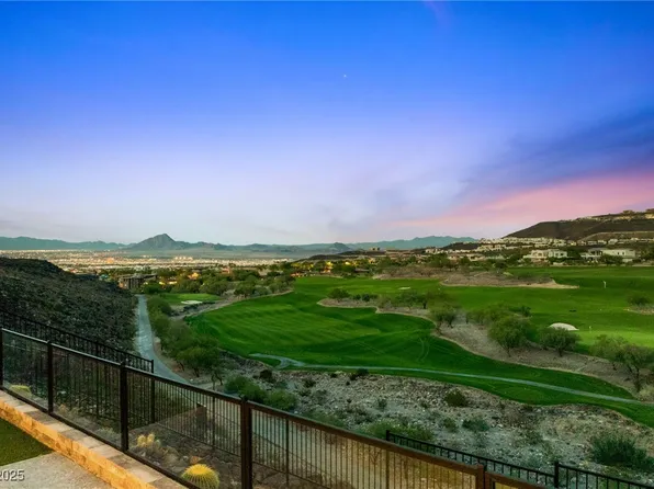650 Scenic Cliff Dr, Henderson, NV 89012
