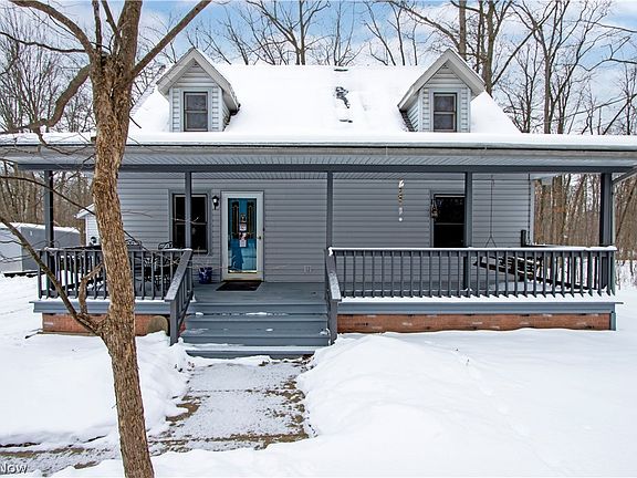 3rd image of 1405 Laurel Dr
